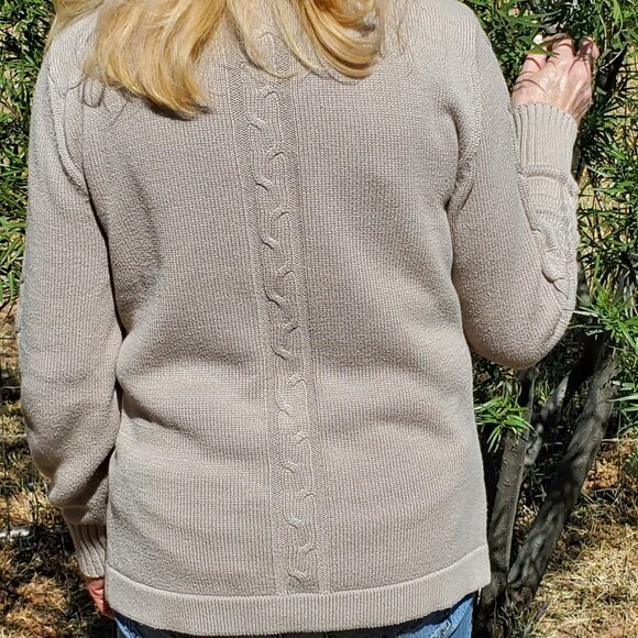 A gently used, Daily Women, pull over sweater, with a zippered neckline, Size M - Picture 3 of 8